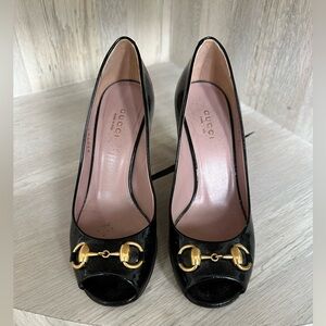 Black patent Gucci Pumps